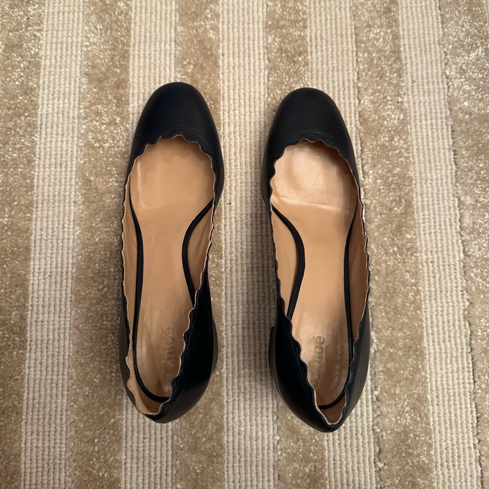 Chloé Lauren Scalloped Block Heel Pumps in Dark Navy Leather Size 38.5